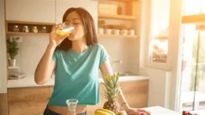 how to avoid brain fog in the morning with light and hydration questinate